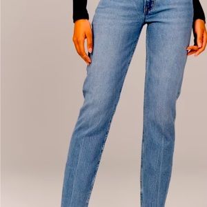 Abercrombie High Rise Mom Jean, size 28/6